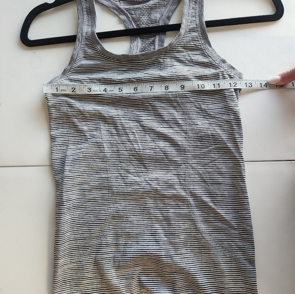 Lululemon Swiftly Tech Racerback Tank Top Gray Size 2 - Picture 5 of 6